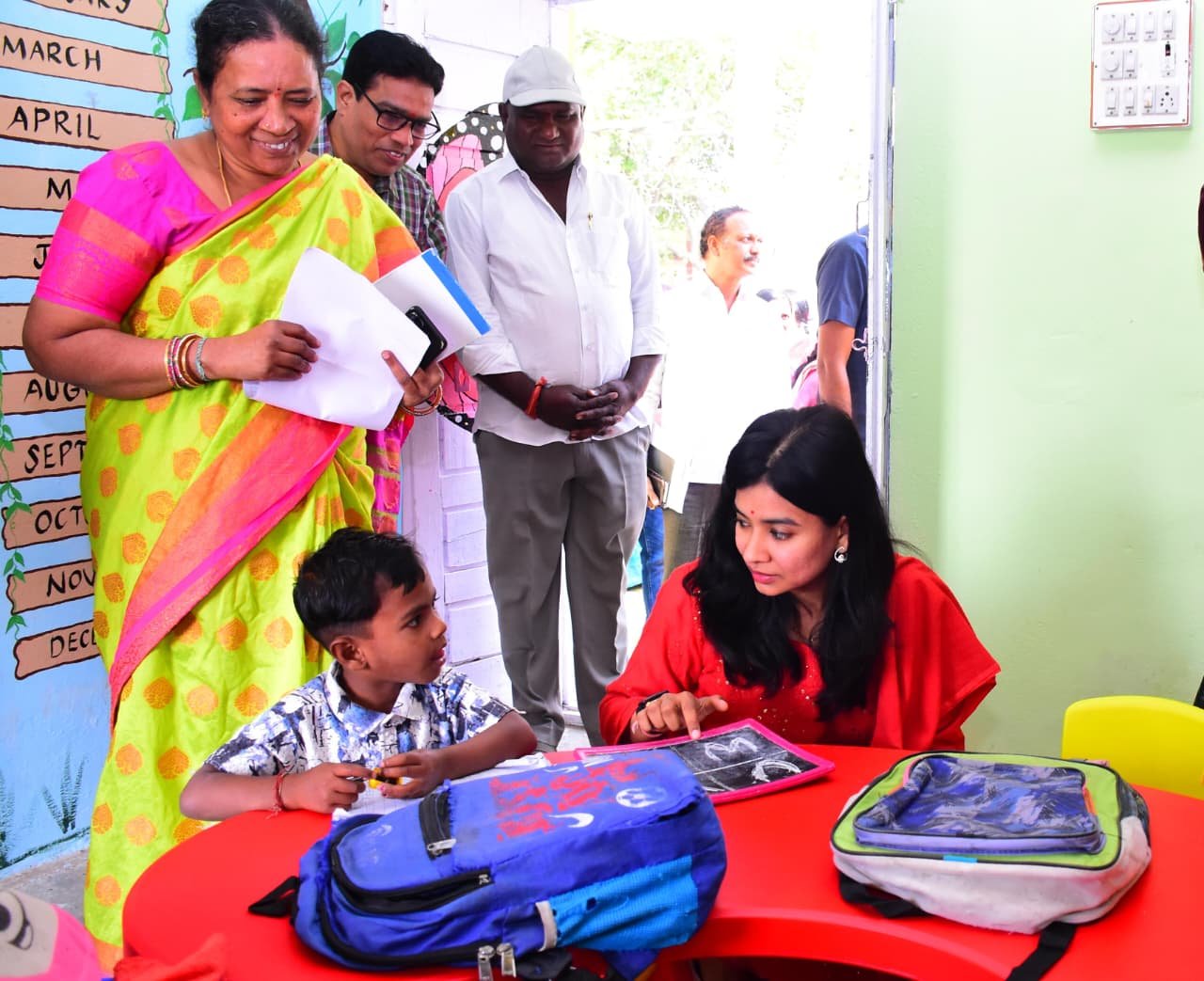 నూతన హంగులతో ప్రీ ప్రైమరీ విద్యాలయాలు సిద్ధం  స్తంభంపల్లిలో సందర్శించిన ఇంచార్జి కలెక్టర్ గరిమ అగ్రవాల్